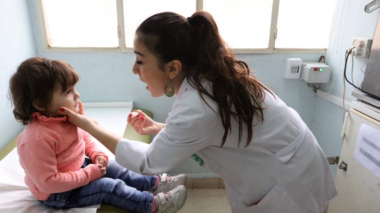 Registered nurse, Vanie Boyajian vaccinates a child for polio at the Howard Karagheusian primary health care center, in Beirut, Lebanon on March 23, 2016. Photo © Dominic Chavez/World Bank