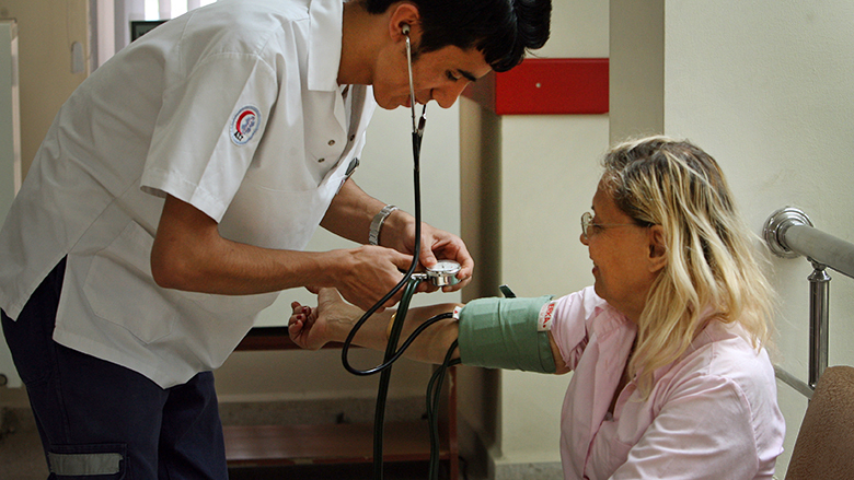 A pilot family medicine system improves health coverage throughout Turkey. © Simone D. McCourtie / World Bank