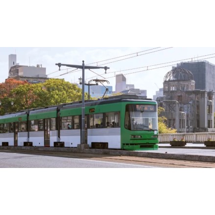 blog-hiroshima_genbaku dome and train