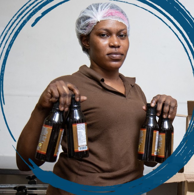 A woman worker in a small bussines in Jamaica