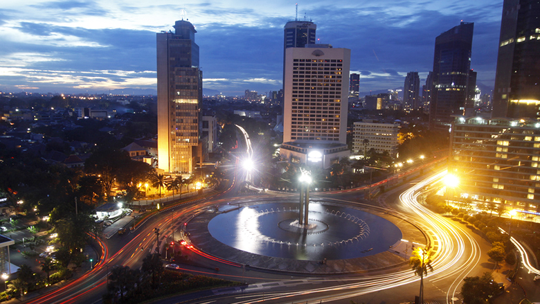Indonesia - City and traffic lights at sunset in Jakarta - By Jerry Kurniawan / World Bank Photo Collection