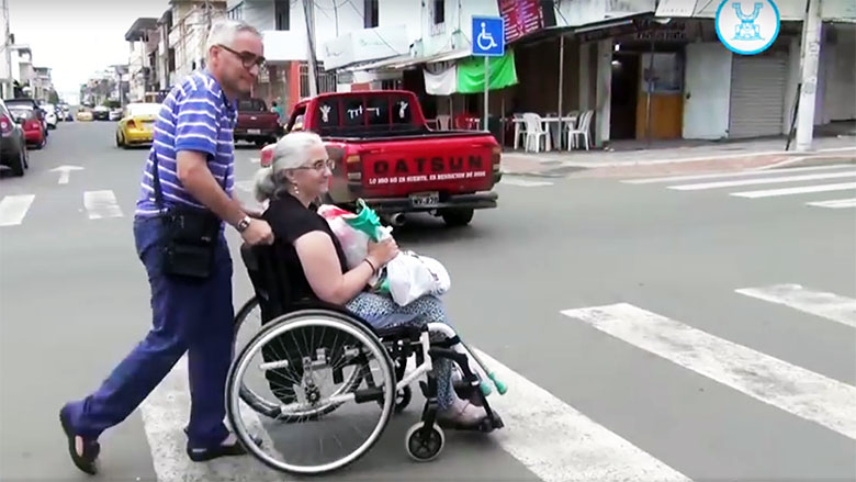 Ecuador: Accesibilidad para las personas con problemas de movilidad en Manta