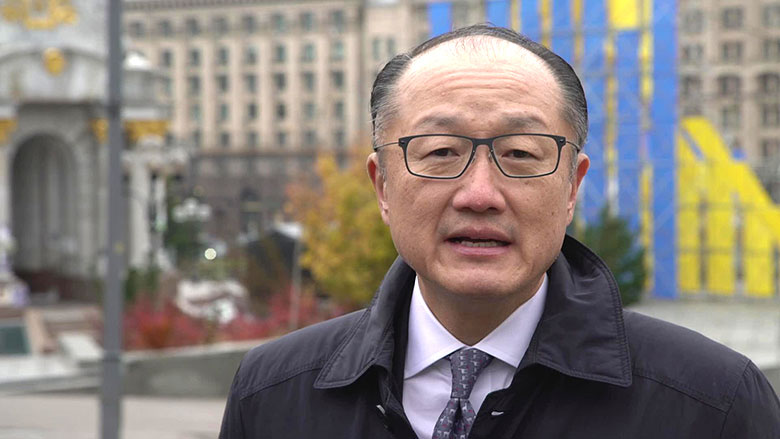 World Bank Group President Jim Yong Kim visits Kyiv's Maidan Square