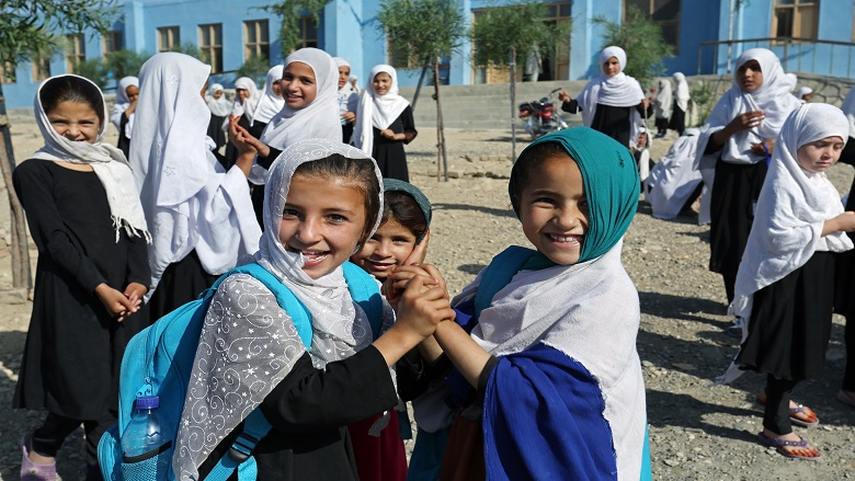تحسين المدارس يزيد من التحاق الطالبات بالمدارس في أفغانستان