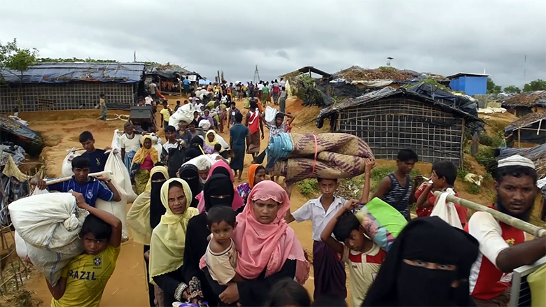 Rohingya refugees exhausted streaming off boats arriving on the beach (Shamlapur village, Bangladesh, 2017-09-06). Credit: UNHCR