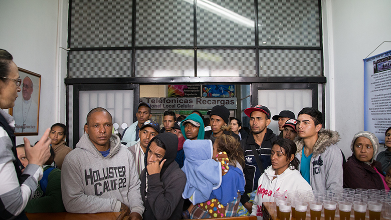 Migrants from Venezuela looking for assistance in bus terminal in Bogotá, Colombia - Bernardo Restrepo | World Bank