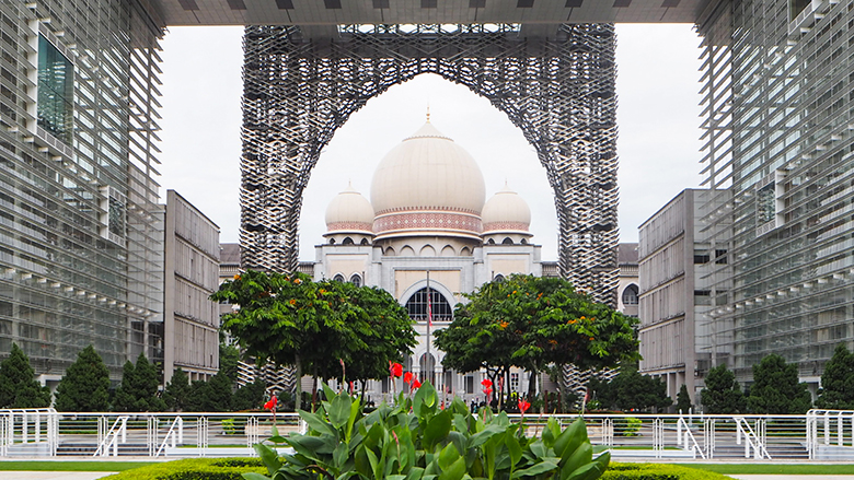 Connecting Malaysia  s Islamic  and Sustainable Finance to 