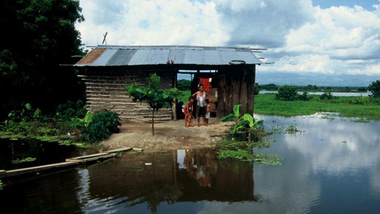 A family whose home in Colombia floods every year creates hazardous living conditions. © Scott Wallace/World Bank  