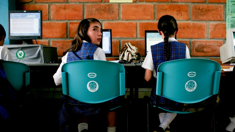 A computer class at a rural secondary school in La Ceja del Tambo, Antioquia Colombia. Photo: Charlotte Kesl / World Bank