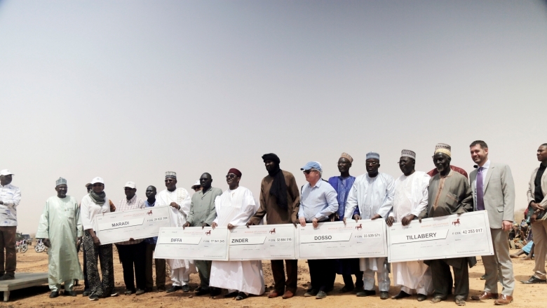 Carbon credit payment ceremony in Koné Béri, Niger.