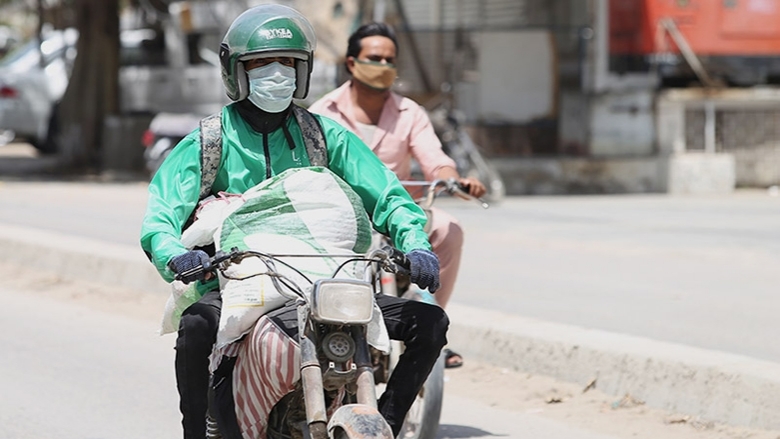 BYKEA is delivering food parcels to Karachi’s low-income residents during the COVID-19 crisis.  Photo credit: Zakria Hafeez