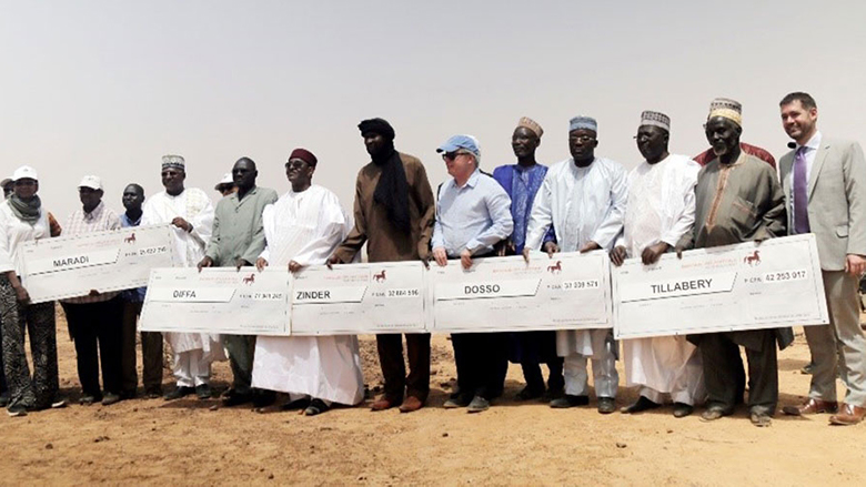 The carbon credit payment ceremony in Koné Béri, Niger, was cause for celebration. Photo: World Bank