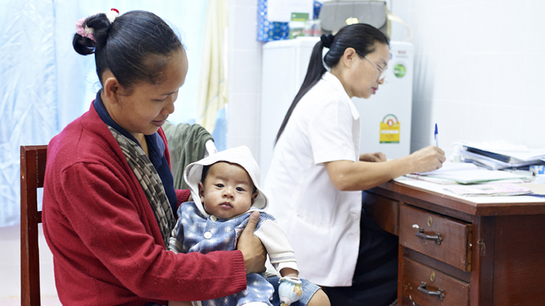 Lao PDR Aims to Achieve Universal Health Coverage with New Global Fund,  Government of Australia and World Bank Investment