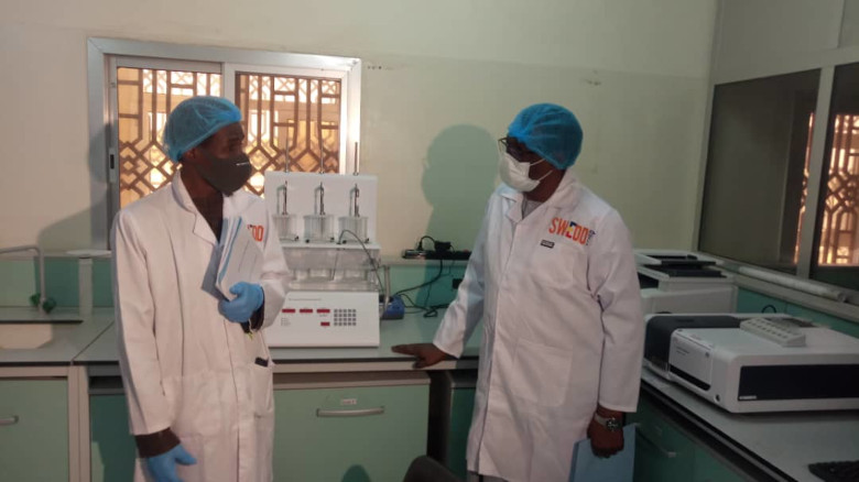 The Ministry of Health has used the structures and equipment already in place, such as this laboratory set up and equipped by the SWEDD project in 2019, to manufacture hand sanitizer in record time. Photo: © Edmond Dingamhoudou/World Bank