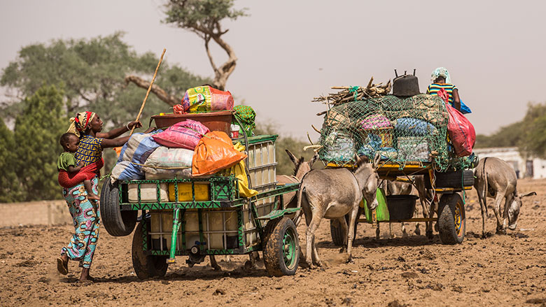 The herders leave with the animals, while the rest of the family follows by cart with all of the necessary supplies. Increasingly wives remain in the village with the youngest children so they can go to school. © Vincent Tremeau/World Bank