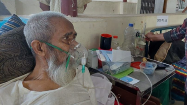 A patient getting oxygen from the central line at Rangamati hospital. Photo: UNICEF 