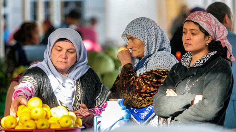 Women selling fruits at a market