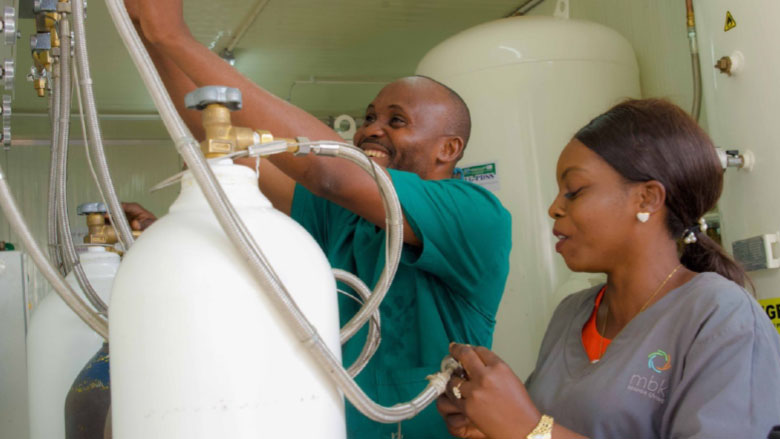 Health workers checking oxygen tank capacity. Photo: Michée Kitima/©UG-PDSS2023