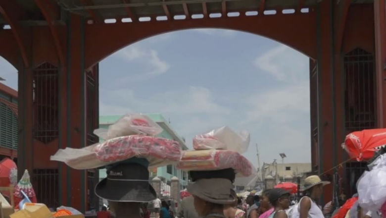 Haiti women in market