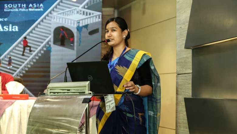 Female speaker on the podium wearing traditional Indian clothes