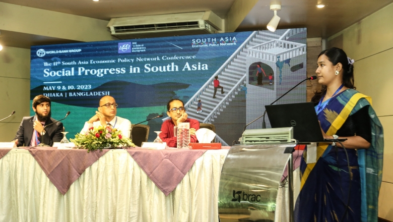 Female speaker on the podium wearing traditional Indian clothes