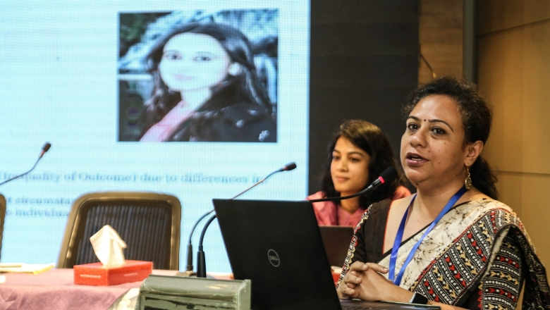 Female speaker on the podium wearing traditional Indian clothes