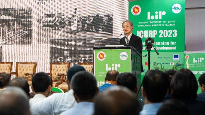 Mr. Yasuo Furusawa, Renewable Energy Institute and Tokyo Env Public Service Corporation, introduces Japan's waste initiatives