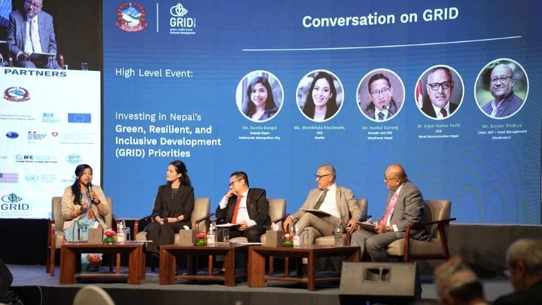 Panel discussion during a GRID event 