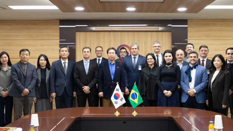 a select group of Brazilian public officials from federal and state governments traveled to the Republic of Korea