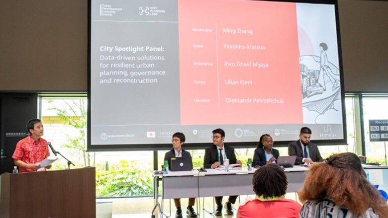 Ming Zhang, incoming World Bank Global Director for Urban, Land and Resilience moderating panel discussion among speakers from Japan, Kenya, Indonesia, and Ukraine who shared their experiences on how data utilization can enhance resilience and drive urban transformation with various circumstances.