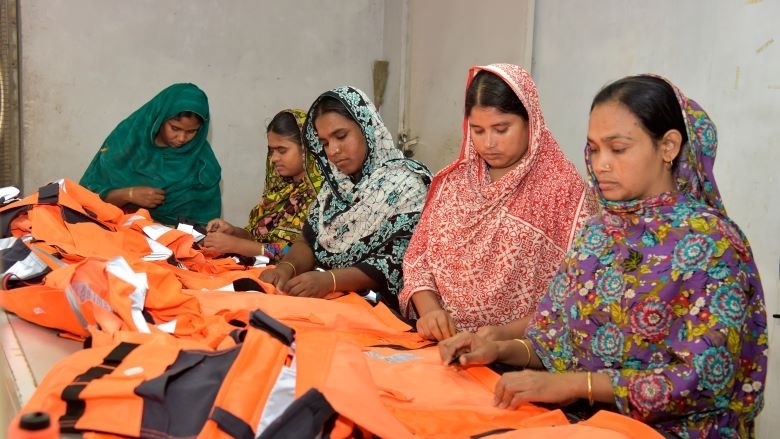 Women in SAR textile