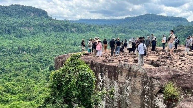 Participants observing natural and cultural heritage