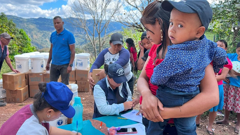 Delivery of Community Filters as part of the Crecer Sano project in Guatemala