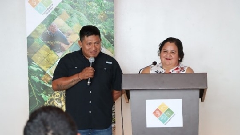 P<i>resenters Aurelio Sho and Yanira Pop from Belize</i>