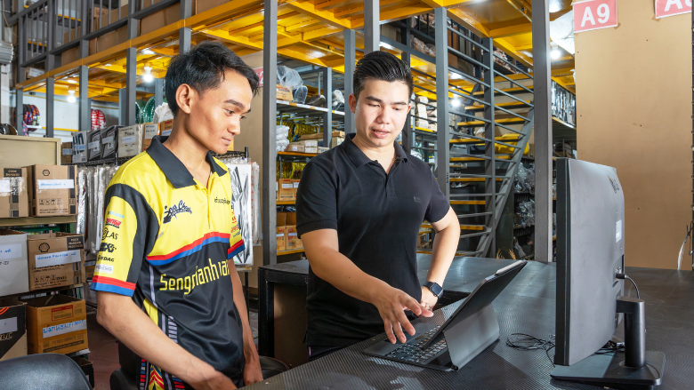 LaosMechanicSparePartsMotorcycle