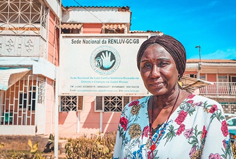 People raising their hand at a conference